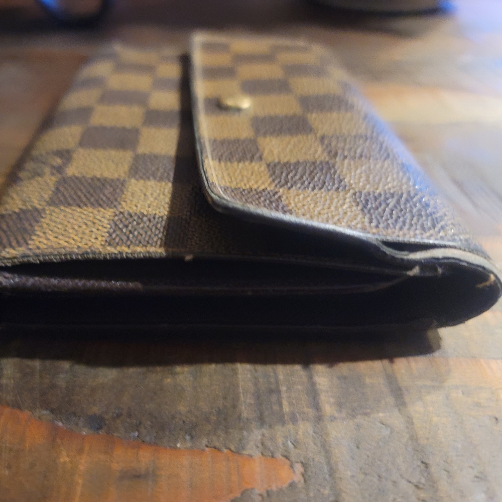 Authentic LV Wallet - Picture 3 of 4